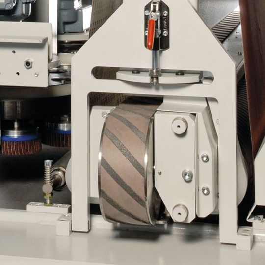 Weber hat die CBF-Technik entwickelt, um hohe Qualitätsansprüche zu erfüllen. Ein Schleifbalken regelt die Eingriffslänge der Schleifkörner und erzielt Top-Ergebnisse. Weber hat die CBF-Technik entwickelt, um hohe Qualitätsansprüche zu erfüllen. Ein Schleifbalken regelt die Eingriffslänge der Schleifkörner und erzielt Top-Ergebnisse.