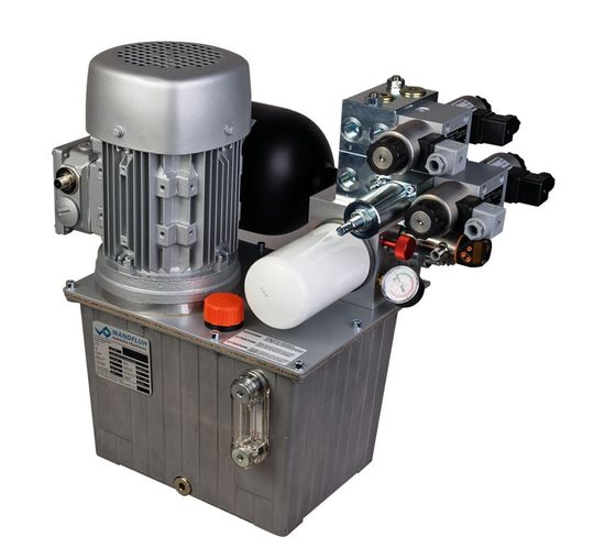 Die Basis-Module bestehen aus einem Motor, einer Pumpe, diversen Filtereinheiten und einem Druckspeicher. Die Basis-Module bestehen aus einem Motor, einer Pumpe, diversen Filtereinheiten und einem Druckspeicher.