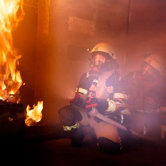 Als sich die Feuerwehr Karlsfeld im vergangenen Jahr entschied, eine neue Brandschutzbekleidung anzuschaffen, testeten die Kameraden zunächst verschiedene Optionen. Die Entscheidung fiel zugunsten von S-Gard aus. Als sich die Feuerwehr Karlsfeld im vergangenen Jahr entschied, eine neue Brandschutzbekleidung anzuschaffen, testeten die Kameraden zunächst verschiedene Optionen. Die Entscheidung fiel zugunsten von S-Gard aus.