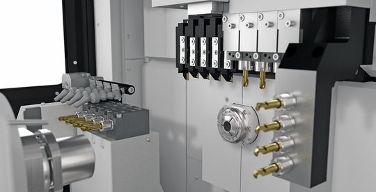 Innenansicht der Swiss DT 26: eine einfache 25,4-mm-Maschine mit fünf Linearachsen. Mit ihrem modularen Werkzeugbereich lässt sich im Handumdrehen eine Gewindewirbel- oder Polygonfräsvorrichtung installieren. Innenansicht der Swiss DT 26: eine einfache 25,4-mm-Maschine mit fünf Linearachsen. Mit ihrem modularen Werkzeugbereich lässt sich im Handumdrehen eine Gewindewirbel- oder Polygonfräsvorrichtung installieren.