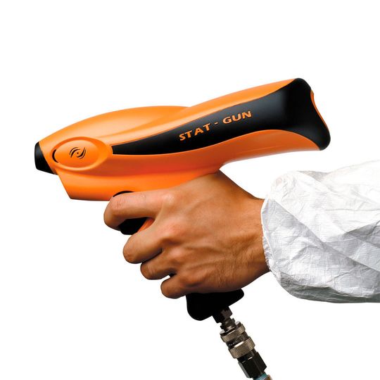 Die neue Stat-Gun bereitet den Lackiervorgang effektiv per Oberflächenentladung vor. Die neue Stat-Gun bereitet den Lackiervorgang effektiv per Oberflächenentladung vor.