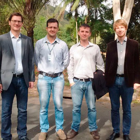 Das deutsch-brasilianische Wissenschaftlerteam beim Auftakttreffen des Projekts Adaptive SBO (von links): Prof. Michael Freitag, Ricardo Pimentel, Prof. Enzo Morosini Frazzon und Mirko Kück. Das deutsch-brasilianische Wissenschaftlerteam beim Auftakttreffen des Projekts Adaptive SBO (von links): Prof. Michael Freitag, Ricardo Pimentel, Prof. Enzo Morosini Frazzon und Mirko Kück.