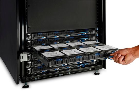 Bis zu einer Bruttokapazität von 19 PB Speicherplatz kann das ActiveScale-P100-System der Western-Digital-Tochter HGST skaliert werden. Es ist als Objektspeicher-System für Cloud-Storage oder ander Anwendungen mit hohem Kapazitätsbedarf konzipiert. Bis zu einer Bruttokapazität von 19 PB Speicherplatz kann das ActiveScale-P100-System der Western-Digital-Tochter HGST skaliert werden. Es ist als Objektspeicher-System für Cloud-Storage oder ander Anwendungen mit hohem Kapazitätsbedarf konzipiert.