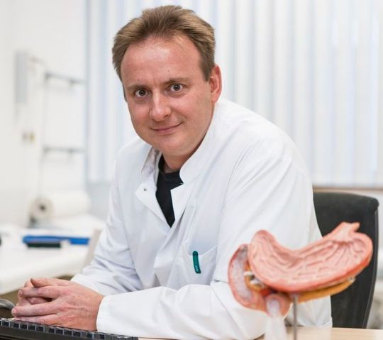 Prof. Dr. Matthias Blüher ist Sprecher des Sonderforschungsbereiches „Mechanismen der Adipositas“. Prof. Dr. Matthias Blüher ist Sprecher des Sonderforschungsbereiches „Mechanismen der Adipositas“.