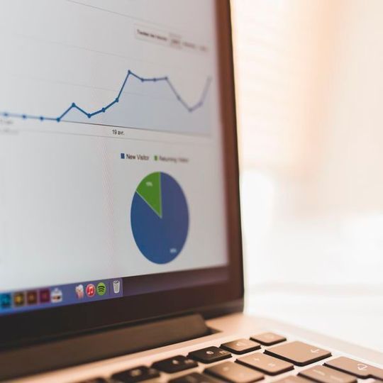 Schnödes Netzwerk-Monitoring wird durch eine angepasst DevOps-Strategie zur mächtigen Waffe gegen Systemausfälle und langsame Applikationen. Schnödes Netzwerk-Monitoring wird durch eine angepasst DevOps-Strategie zur mächtigen Waffe gegen Systemausfälle und langsame Applikationen.