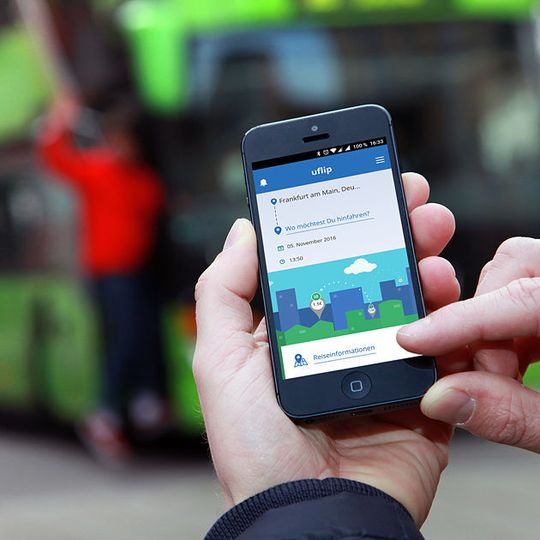 Nutzer der Mobilitäts-App „uflip“ können jetzt zusätzlich Angebote für Fernbusreisen abrufen. Nutzer der Mobilitäts-App „uflip“ können jetzt zusätzlich Angebote für Fernbusreisen abrufen.