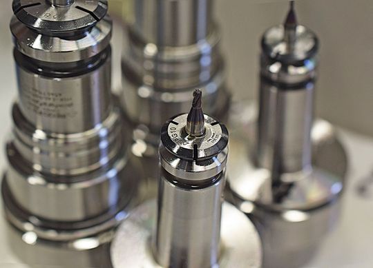 AK-TEK privilégie le système powRgrip, qui a permis d'augmenter l'efficacité de l'ensemble de la chaîne de production. AK-TEK privilégie le système powRgrip, qui a permis d'augmenter l'efficacité de l'ensemble de la chaîne de production.