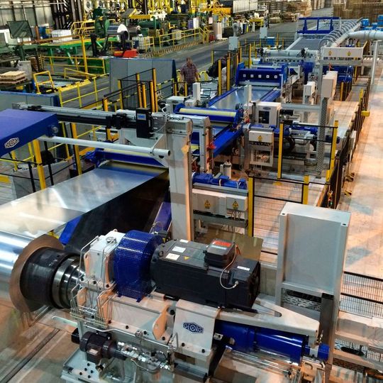 Die Georg-Querteilanlage 1250 x 1 für die effiziente Verarbreitung von dünnem Aluminium. Die Georg-Querteilanlage 1250 x 1 für die effiziente Verarbreitung von dünnem Aluminium.