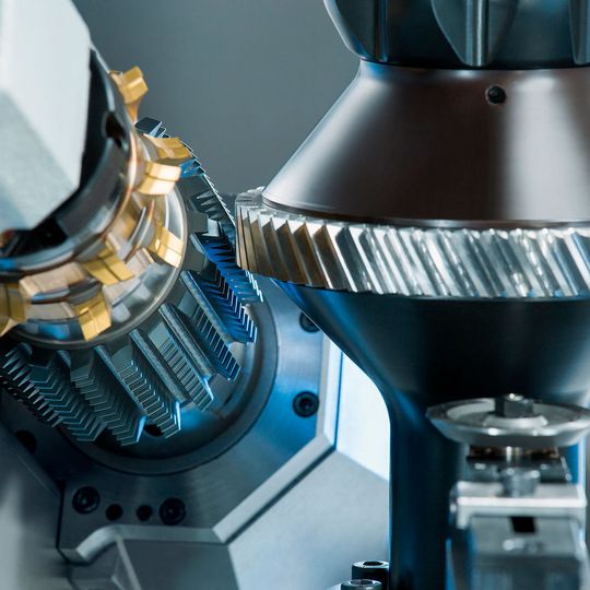 Die VL 4 H ist für radförmige Werkstücke mit einem Durchmesser bis 200 mm und Modul 4 ausgelegt. Die VL 4 H ist für radförmige Werkstücke mit einem Durchmesser bis 200 mm und Modul 4 ausgelegt.