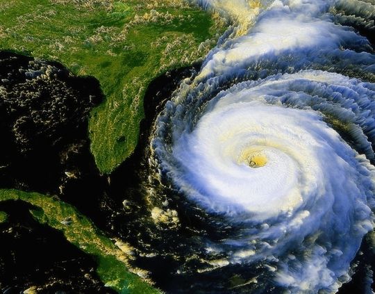 Auch die Häufigkeit von Naturkatastrophen am Standort fließt in die Disaster-Recovery-Bewertung nach ISO/IEC 24762:2008 mit ein. Auch die Häufigkeit von Naturkatastrophen am Standort fließt in die Disaster-Recovery-Bewertung nach ISO/IEC 24762:2008 mit ein.