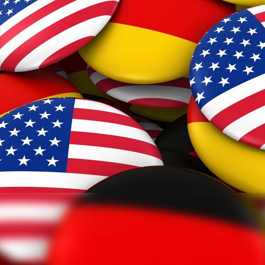 Die Nationalsymbole bunt gemischt; so war es bislang: USA und Deutschland nicht nur politisch, sondern auch wirtschaftlich eng miteinander verbunden. Mit der Präsidentschaft von Donald Trump verbinden sich Ängste, ob das so bleibt. Die Nationalsymbole bunt gemischt; so war es bislang: USA und Deutschland nicht nur politisch, sondern auch wirtschaftlich eng miteinander verbunden. Mit der Präsidentschaft von Donald Trump verbinden sich Ängste, ob das so bleibt.