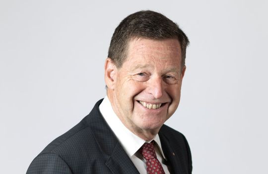 Die Wahl des langjährigen CEO und heutigen Verwaltungsratspräsidenten Hans-Rudolf Schurter zum Entrepreneur Of The Year bezeichnete die Schurter Gruppe als eine große Ehre. Die Wahl des langjährigen CEO und heutigen Verwaltungsratspräsidenten Hans-Rudolf Schurter zum Entrepreneur Of The Year bezeichnete die Schurter Gruppe als eine große Ehre.