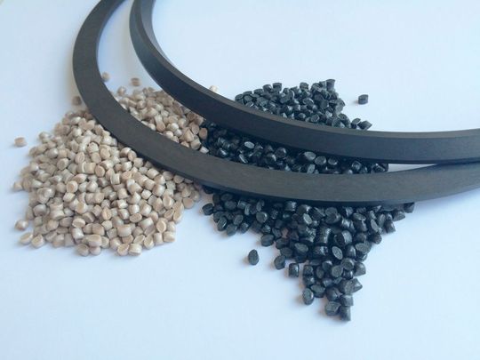 Luvocom-EOG-Materialien eignen sich z.B. für Lagerbuchsen, Dichtungen, Stützringe, Druckscheiben, Stopfen, Zahnräder und Kompressor-Komponenten. Luvocom-EOG-Materialien eignen sich z.B. für Lagerbuchsen, Dichtungen, Stützringe, Druckscheiben, Stopfen, Zahnräder und Kompressor-Komponenten.