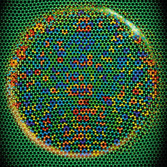 Einschichtiges Graphen, über das eine Siliziumspitze gleitet. Die verschiedenen Farben zeigen die unterschiedlichen Werte der Reibungskraft in der Kontaktfläche. Einschichtiges Graphen, über das eine Siliziumspitze gleitet. Die verschiedenen Farben zeigen die unterschiedlichen Werte der Reibungskraft in der Kontaktfläche.