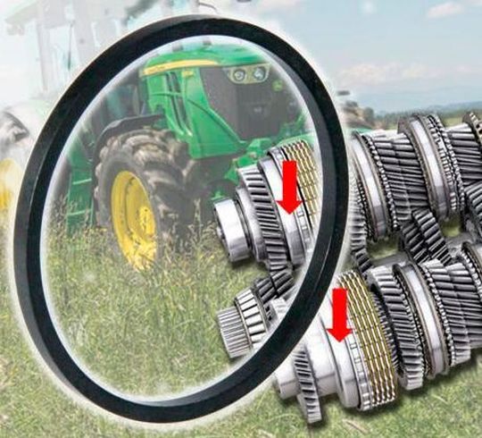 Polyimid-Rechteckringe aus Duponts Vespel dichten jetzt auch Traktor-Doppelkupplungsgetriebe von John Deere zuverlässig ab, wie Dupont berichtet