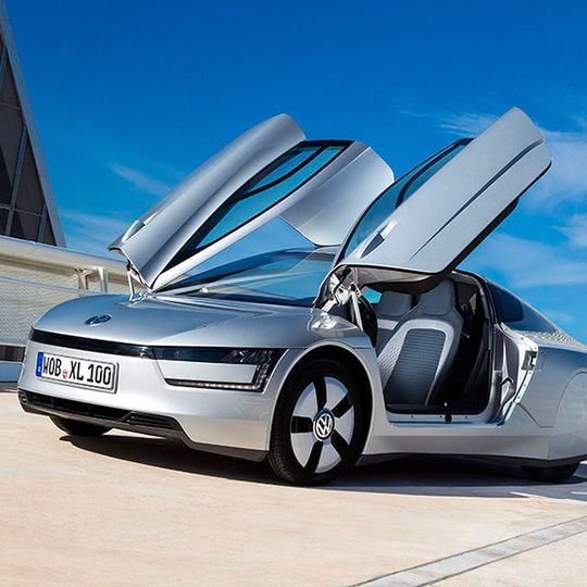 VW auf der Suche nach neuer Plattform – in der IT und bei Auto soll es hybrid zugehen. Das Foto zeigt das Modell „XL1“. VW auf der Suche nach neuer Plattform – in der IT und bei Auto soll es hybrid zugehen. Das Foto zeigt das Modell „XL1“.