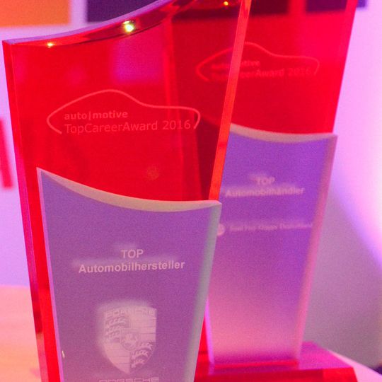 Zum dritten Mal vergab das Institut für Automobilwirtschaft die „Automotive Top Career Awards“. Zum dritten Mal vergab das Institut für Automobilwirtschaft die „Automotive Top Career Awards“.