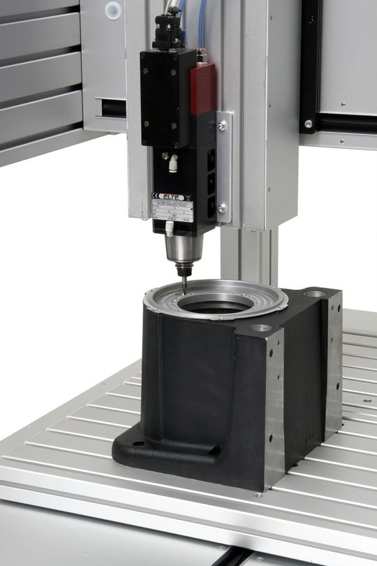 1 EuroMod Basiseinheiten: Die mechanische Basis für die EuroMod-Basiseinheiten bilden stabile, schwingungsarme Stahl-Aluminium-Konstruktionen aus isel-Systemprofilen und -Elementen. Bilder iselautomation 1 EuroMod Basiseinheiten: Die mechanische Basis für die EuroMod-Basiseinheiten bilden stabile, schwingungsarme Stahl-Aluminium-Konstruktionen aus isel-Systemprofilen und -Elementen. Bilder iselautomation