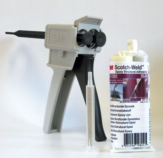 Der Scotch-Weld 2-Komponenten-Klebstoff EC-7202 B/A basiert auf alterungsbeständigem Epoxidharz und ist sofort nach dem Extrudieren standfest, ohne zu fließen. Der Scotch-Weld 2-Komponenten-Klebstoff EC-7202 B/A basiert auf alterungsbeständigem Epoxidharz und ist sofort nach dem Extrudieren standfest, ohne zu fließen.