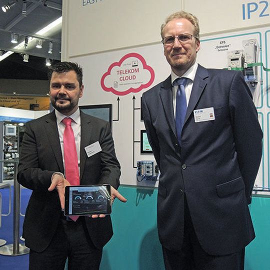 Markus Lindemann von T-Systems und Stefan Selke von Eaton (v.l.) stellten auf der SPS IPC Drives ihre Zusammenarbeit vor. Markus Lindemann von T-Systems und Stefan Selke von Eaton (v.l.) stellten auf der SPS IPC Drives ihre Zusammenarbeit vor.