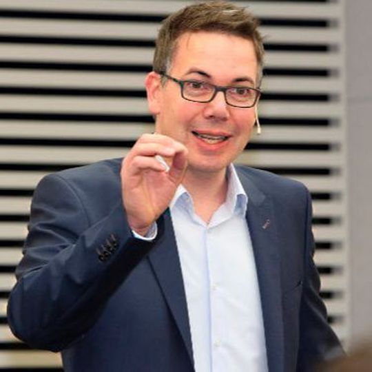 „Häufig haben Kunden für gewisse Preiskorrekturen Verständnis. Denn getreu dem Motto „Alles wird teurer – wir auch!“ ist seitens der Kunden die Überraschung nicht unbedingt groß“, sagt Verkaufstrainer Oliver Schumacher. „Häufig haben Kunden für gewisse Preiskorrekturen Verständnis. Denn getreu dem Motto „Alles wird teurer – wir auch!“ ist seitens der Kunden die Überraschung nicht unbedingt groß“, sagt Verkaufstrainer Oliver Schumacher.