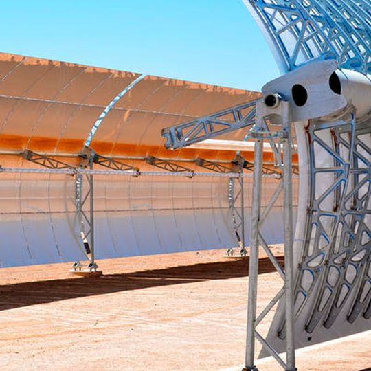 Bild 1: Im marokkanischen Ouarzazate entsteht zurzeit einer der größten Solarkomplexe der Welt. Mit Noor 1 ging bereits ein 160 MW Solarkraftwerk in den Betrieb. Bild 1: Im marokkanischen Ouarzazate entsteht zurzeit einer der größten Solarkomplexe der Welt. Mit Noor 1 ging bereits ein 160 MW Solarkraftwerk in den Betrieb.