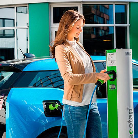 Neben großen Energieversorgern und Automobilherstellern setzen auch internationale Unternehmen aus dem Mittelstand, Stadtwerke und IT-Startups auf die Intercharge-Plattorm. Neben großen Energieversorgern und Automobilherstellern setzen auch internationale Unternehmen aus dem Mittelstand, Stadtwerke und IT-Startups auf die Intercharge-Plattorm.