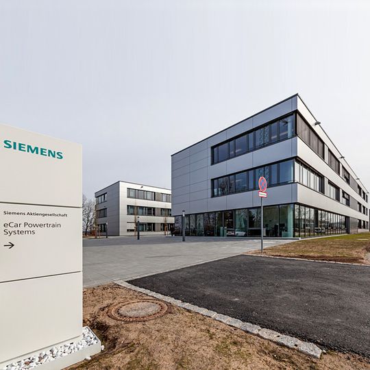 Der Standort der bisherigen Siemens Business Unit eCar Powertrain Systems in Erlangen ist nun in das neue Unternehmen Valeo Siemens eAutomotive übergegangen. Der Standort der bisherigen Siemens Business Unit eCar Powertrain Systems in Erlangen ist nun in das neue Unternehmen Valeo Siemens eAutomotive übergegangen.