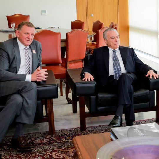 Andreas Renschler, CEO von Volkswagen Truck & Bus (links), und Roberto Cortes, CEO von Volkswagen Caminhões e Ônibus hoffen auf das Wiedererstarken des brasilianischen Marktes. Andreas Renschler, CEO von Volkswagen Truck & Bus (links), und Roberto Cortes, CEO von Volkswagen Caminhões e Ônibus hoffen auf das Wiedererstarken des brasilianischen Marktes.