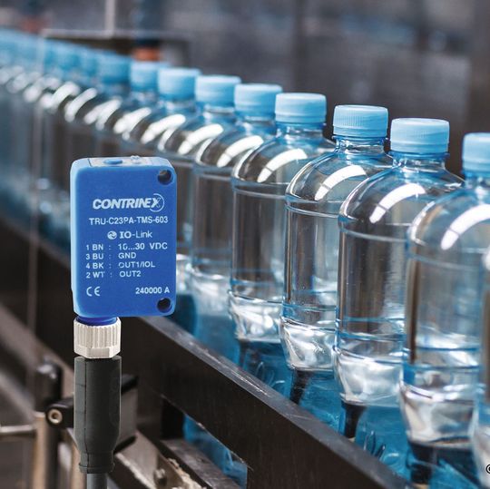 Der neue photoelektrische Sensor TRU-C23 erkennt mittels UV-Licht zuverlässig transparente Objekte. Der neue photoelektrische Sensor TRU-C23 erkennt mittels UV-Licht zuverlässig transparente Objekte.