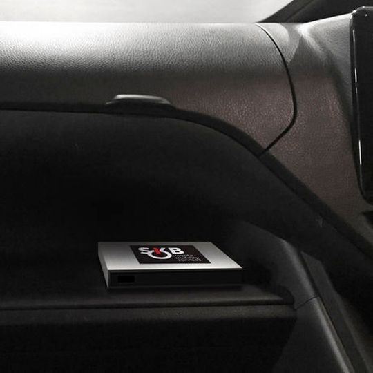 Um Car-Sharing-Angebote zu vereinfachen, hat Toyota die sogenannte „Smart Key Box“entwickelt, die im Fahrzeug platziert wird und den Autoschlüssel ersetzt. Um Car-Sharing-Angebote zu vereinfachen, hat Toyota die sogenannte „Smart Key Box“entwickelt, die im Fahrzeug platziert wird und den Autoschlüssel ersetzt.