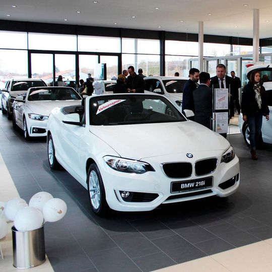 Der neue Müller-Dynamic-Standort in Simmern bietet im Showroom Platz für zehn Fahrzeuge. Der neue Müller-Dynamic-Standort in Simmern bietet im Showroom Platz für zehn Fahrzeuge.