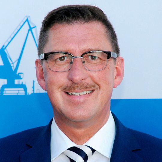 Wurde vom Aufsichtsrat für weitere fünf Jahre in seinem Amt bestätigt: Dortmunds Hafen-Chef Uwe Büscher. Wurde vom Aufsichtsrat für weitere fünf Jahre in seinem Amt bestätigt: Dortmunds Hafen-Chef Uwe Büscher.