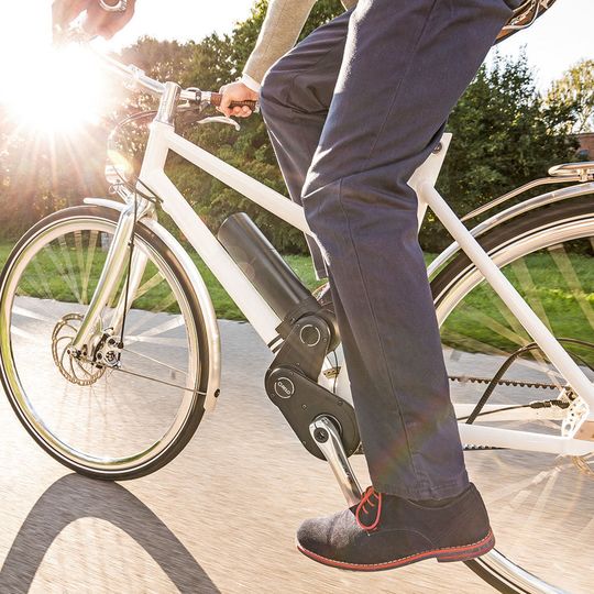 Mit dem Relo-Steckantrieb entscheidet der Fahrer selbst, wie er fahren möchte: Mit der Zusatzpower eines 250-W-Mittelmotors oder ohne Antrieb – für ein pures Radfahrerlebnis. Mit dem Relo-Steckantrieb entscheidet der Fahrer selbst, wie er fahren möchte: Mit der Zusatzpower eines 250-W-Mittelmotors oder ohne Antrieb – für ein pures Radfahrerlebnis.