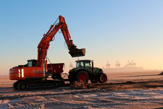 Im Dezember 2016 haben die Bauarbeiten am JadeWeserPort in Wilhelmshaven begonnen. Im Dezember 2016 haben die Bauarbeiten am JadeWeserPort in Wilhelmshaven begonnen.