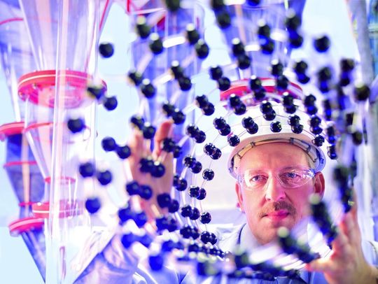 Branchengrößen wie Arkema und Bayer MaterialScience sehen in den Carbon Nanotubes (CNT) ein großes Marktpotenzial und investieren. Branchengrößen wie Arkema und Bayer MaterialScience sehen in den Carbon Nanotubes (CNT) ein großes Marktpotenzial und investieren.