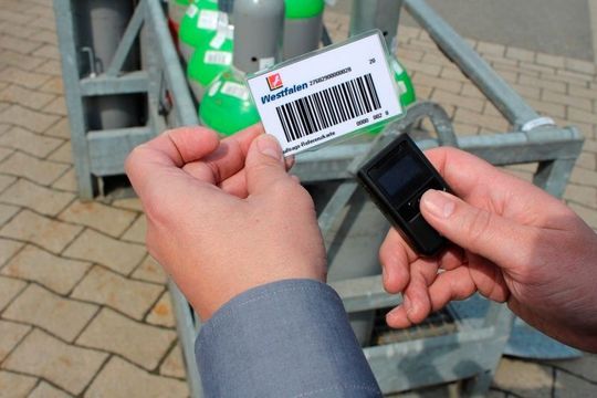 Der Anwender scannt eine Steuerkarte oder eine Kundenkarte direkt zu einem SAP-Auftrag. Der Anwender scannt eine Steuerkarte oder eine Kundenkarte direkt zu einem SAP-Auftrag.