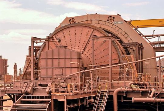 1 Vor Ort: Siemens Ringmotor zur Gesteinszerkleinerung mit Widerstandsthermometern zur thermischen Motorenüberwachnung. 1 Vor Ort: Siemens Ringmotor zur Gesteinszerkleinerung mit Widerstandsthermometern zur thermischen Motorenüberwachnung.