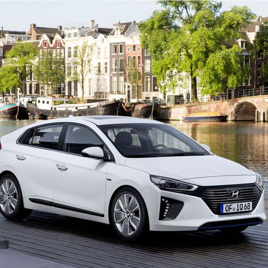 Der Ioniq Hybrid ist eines von drei Hyundai-E-Modellen, die schon ein Wanrton-System ab Werk verbaut haben. Der Ioniq Hybrid ist eines von drei Hyundai-E-Modellen, die schon ein Wanrton-System ab Werk verbaut haben.