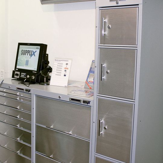Im Supplix-Showroom bei Lerbs in Stuhr erläutert Thomas Dicks die Funktionen des TSM und die Möglichkeiten des erweiterbaren Systems. Im Supplix-Showroom bei Lerbs in Stuhr erläutert Thomas Dicks die Funktionen des TSM und die Möglichkeiten des erweiterbaren Systems.