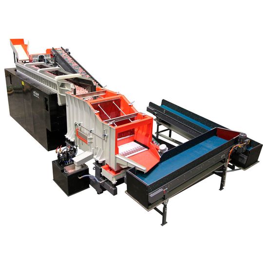 In der Gleitschliffanlage R 550/4600 DA werden rund 30 verschiedene Gussteile mit einem maximalen Durchmesser von 300 mm bearbeitet. In der Gleitschliffanlage R 550/4600 DA werden rund 30 verschiedene Gussteile mit einem maximalen Durchmesser von 300 mm bearbeitet.