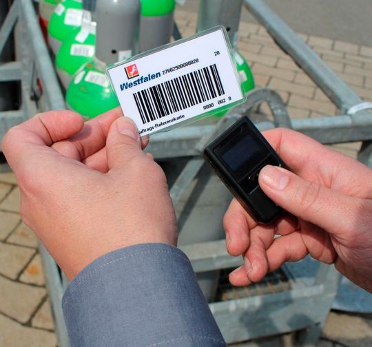 Der Anwender scannt eine Steuerkarte oder eine Kundenkarte direkt zu einem SAP-Auftrag. Der Anwender scannt eine Steuerkarte oder eine Kundenkarte direkt zu einem SAP-Auftrag.