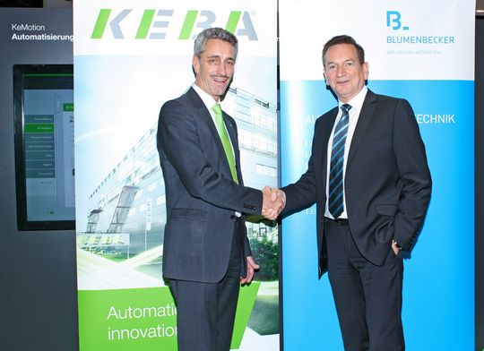 v.l. Keba Industrieautomation-Geschäftsbereichsleiter Thomas Linde und Blumenbecker Geschäftsführer Harald Golombek vereinbaren eine weitreichende Kooperation ihrer beiden Unternehmen für künftige Automatisierungsprojekte. v.l. Keba Industrieautomation-Geschäftsbereichsleiter Thomas Linde und Blumenbecker Geschäftsführer Harald Golombek vereinbaren eine weitreichende Kooperation ihrer beiden Unternehmen für künftige Automatisierungsprojekte.