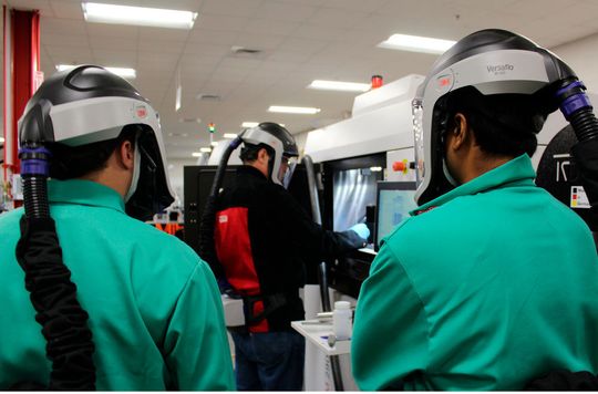 Regelmäßige Sicherheitstrainings für die Mitarbeiter sowie Audits durch unabhängige Organisationen ergänzen ein wirksames Sicherheitsmanagement.