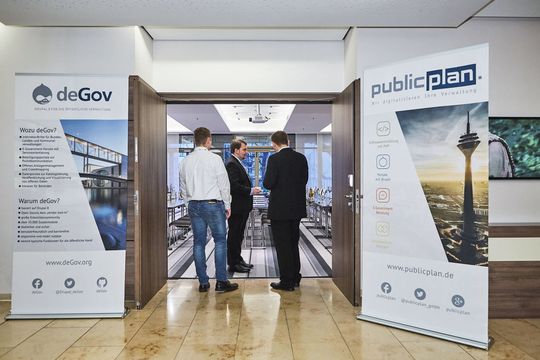 Am 17. Novermber wurde deGov der Öffentlichkeit präsentiert Am 17. Novermber wurde deGov der Öffentlichkeit präsentiert