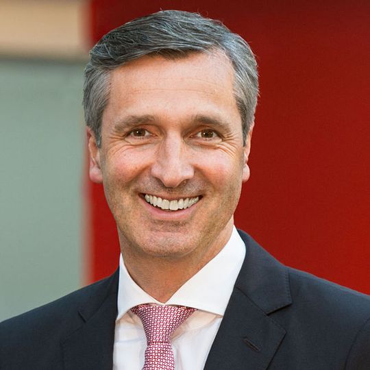 Robert Friedmann ist von Jahresbeginn 2017 an Mitglied im Aufsichtsrat der ZF Friedrichshafen AG. Robert Friedmann ist von Jahresbeginn 2017 an Mitglied im Aufsichtsrat der ZF Friedrichshafen AG.