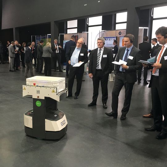 Im Rahmen des 11. Innovationstages Logistik 2016 kürte Volkswagen in Wolfsburg KNAPP zum Top-Innovator im Bereich Logistikinnovationen. Im Rahmen des 11. Innovationstages Logistik 2016 kürte Volkswagen in Wolfsburg KNAPP zum Top-Innovator im Bereich Logistikinnovationen.