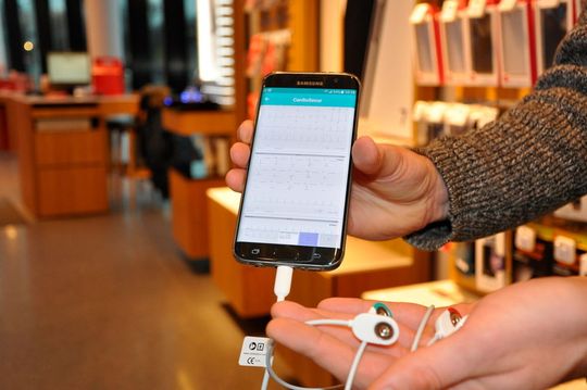 Das Start-up CardioSecur hilft seinen Nutzern mit einem mobilen EKG dabei, schnell und eigenständig Gewissheit über Zustand und Gesundheit ihres Herzens zu haben. Das Start-up CardioSecur hilft seinen Nutzern mit einem mobilen EKG dabei, schnell und eigenständig Gewissheit über Zustand und Gesundheit ihres Herzens zu haben.