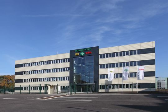 In dem Center bündelt Schaeffler seine Lineartechnikaktivitäten und die Leitung des Geschäftsbereichs Industrial Automation/Lineartechnik.