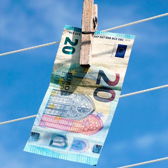 Jeder fünfte leitende Bankmanager gibt zu, bei sensiblen Daten Risiken einzugehen, um gesetzliche Anforderungen zu erfüllen. Jeder fünfte leitende Bankmanager gibt zu, bei sensiblen Daten Risiken einzugehen, um gesetzliche Anforderungen zu erfüllen.